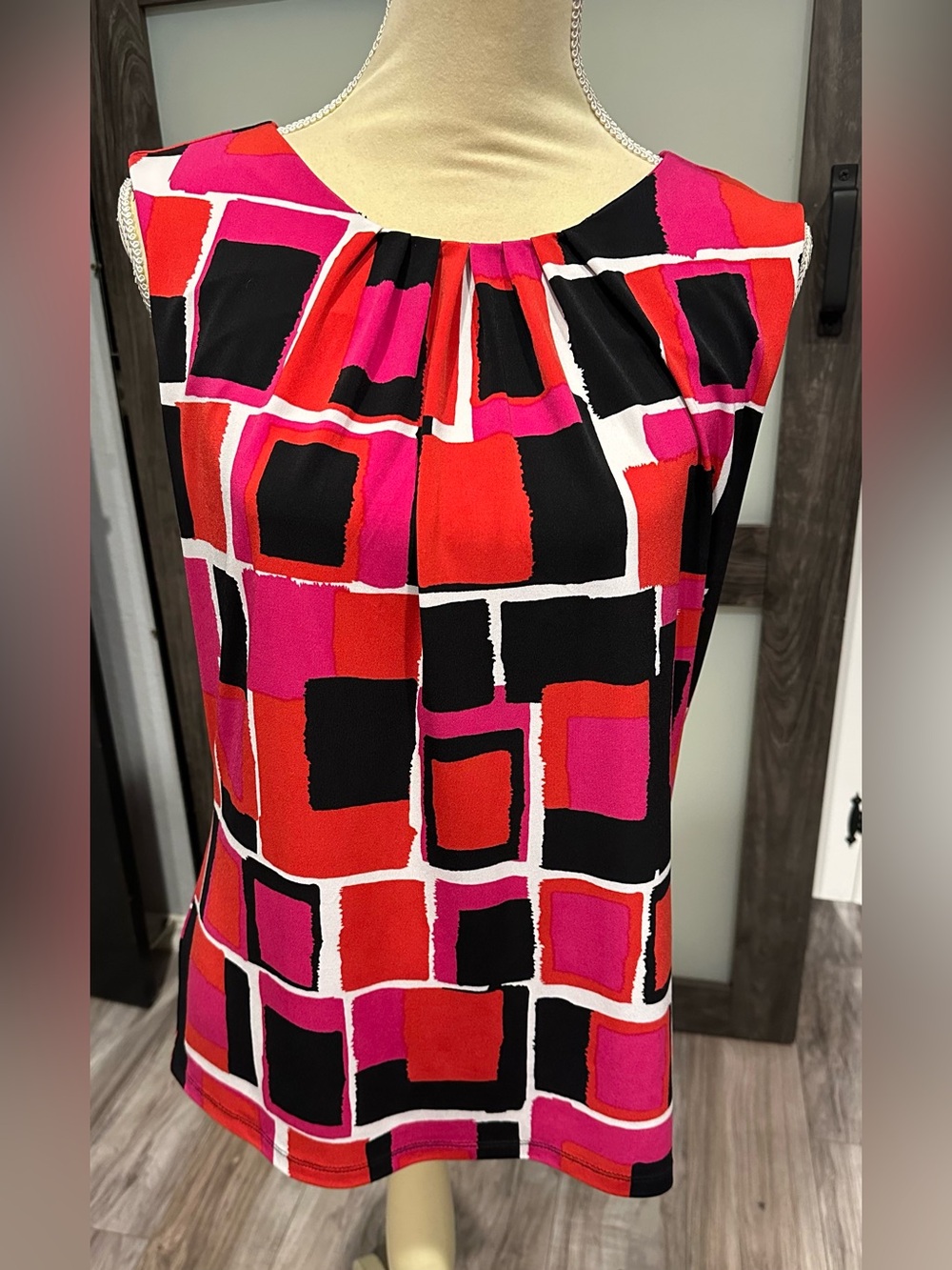 Calvin Klein Sleeveless Geometric Blouse Top Large Pink Black Red Career Church